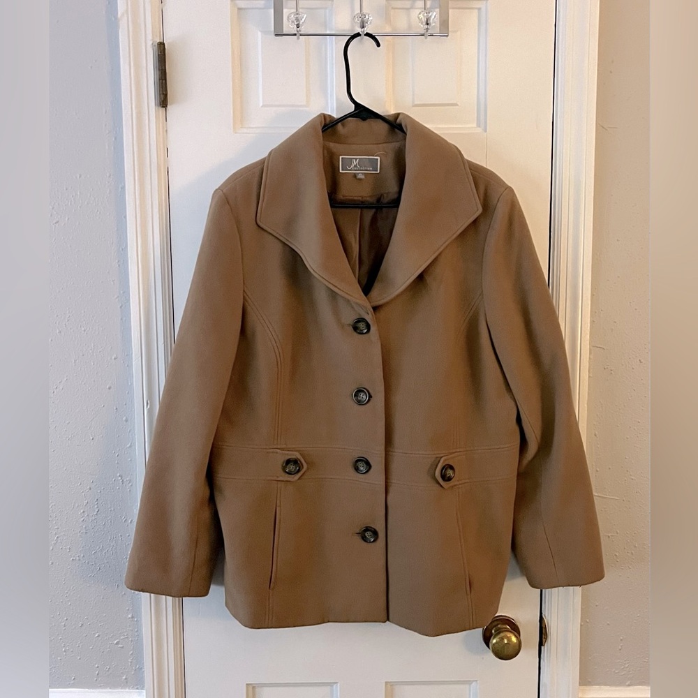JM COLLECTION (By MACY’S) Women's Camel Color Pea Coat with pockets. Size: (XL)